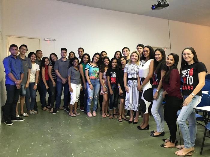 Pessoas reunidas posando para foto