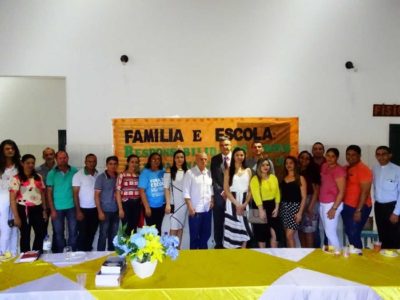 Autoridades na mesa