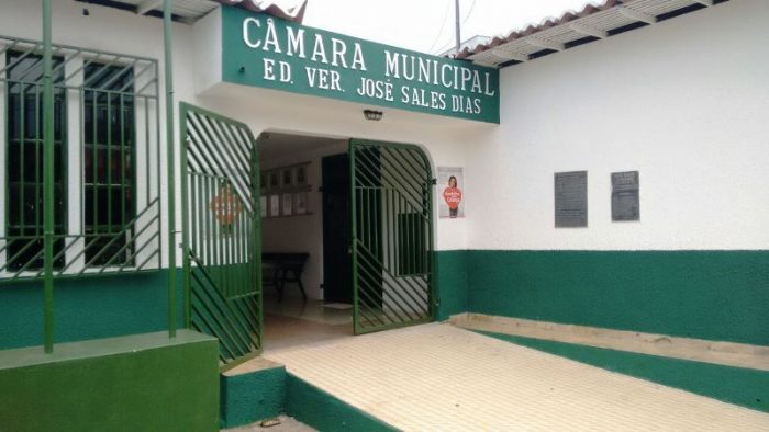 Fachada do prédio da Câmara da Esperantina