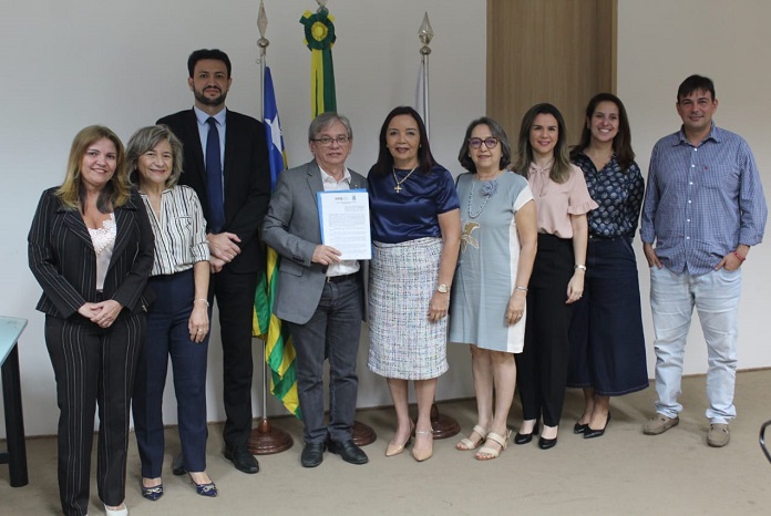 Pessoas posando para foto