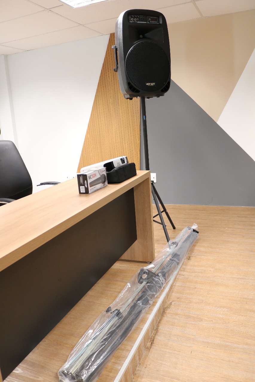 entrega de 14 kits de projeção (Projetor, Tela de Projeção, Microfones e Caixas de Som) para as Promotorias de Justiça que aderiram ao projeto Expandir para Proteger