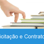 Foto de livros empilhados