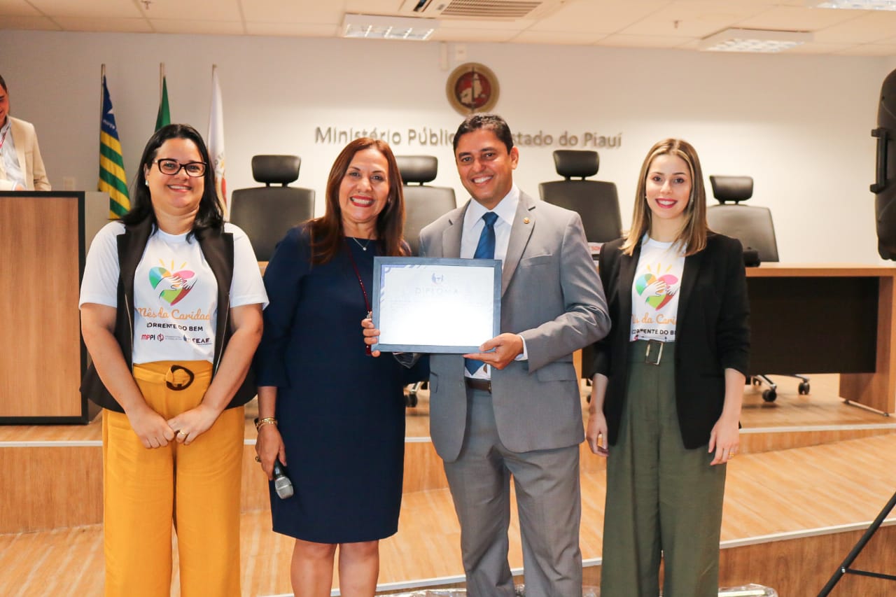 PGJ recebe homenagem do CEAF
