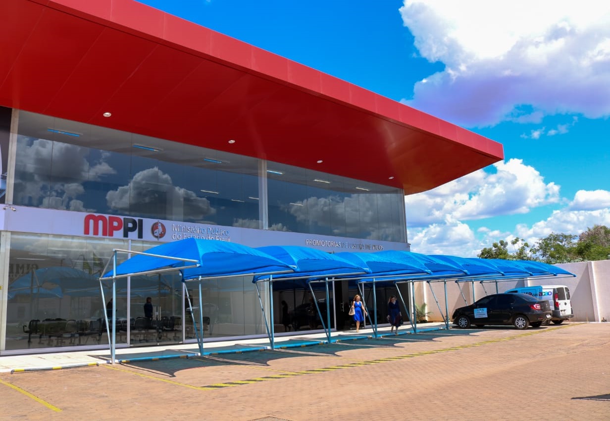 Foto da fachada do prédio das Promotorias de Justiça de Picos 