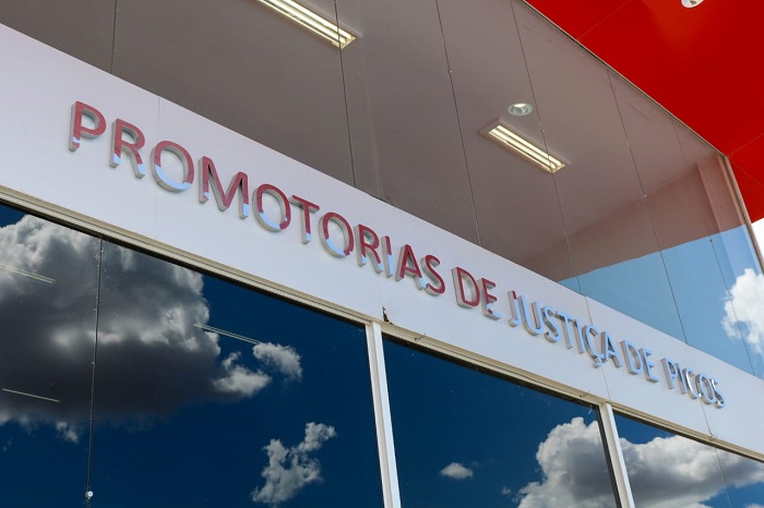 Fotos da fachada do prédio das Promotorias de Picos 