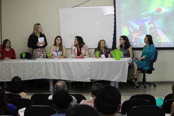 Autoridades durante composição de mesa