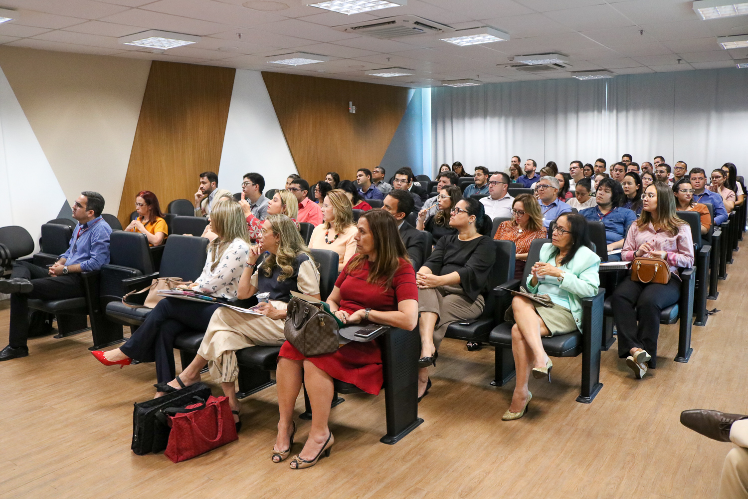 Público presente na palestra