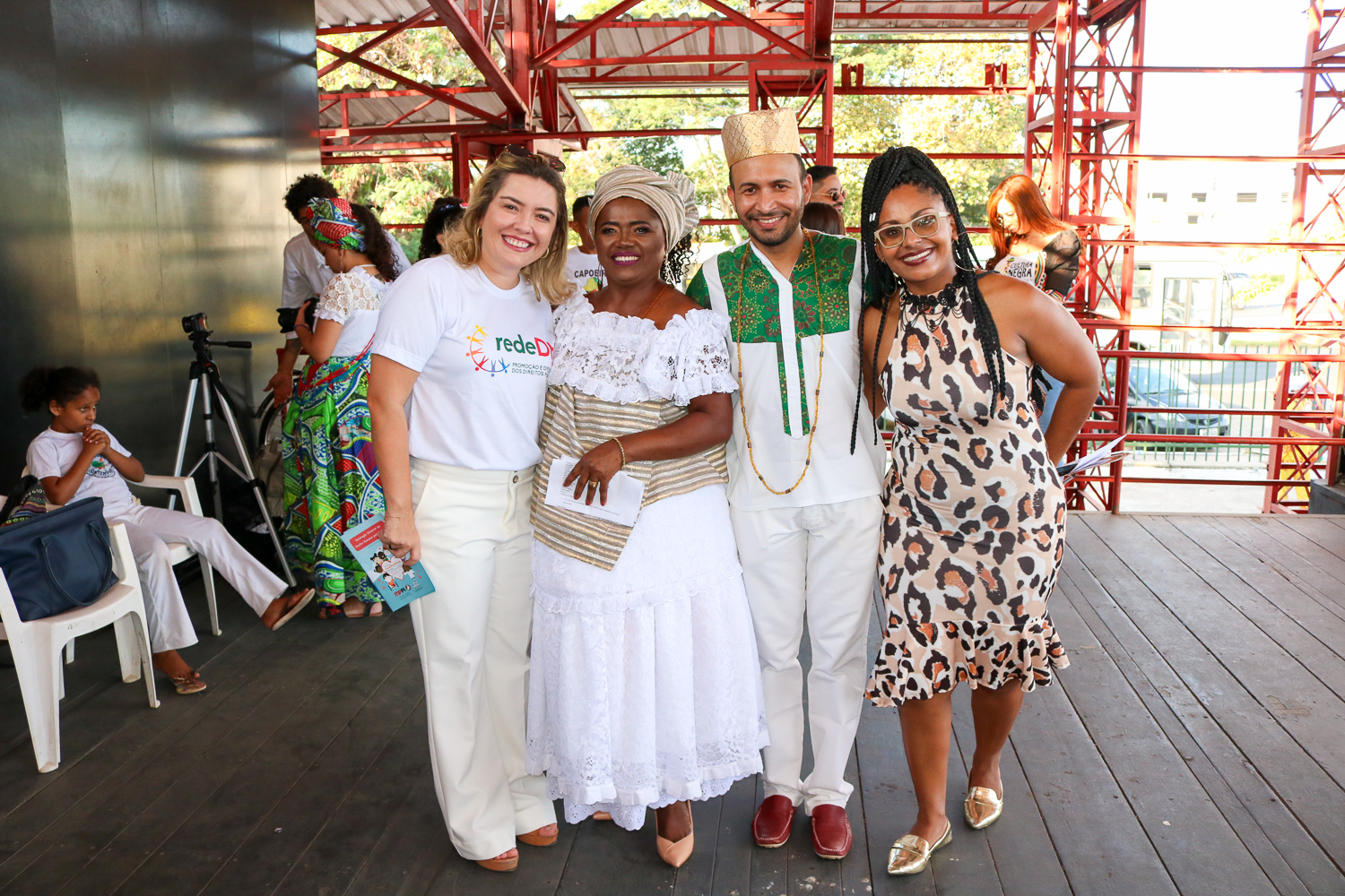Promotora de Justiça Flavia Gomes e membros da organização do evento