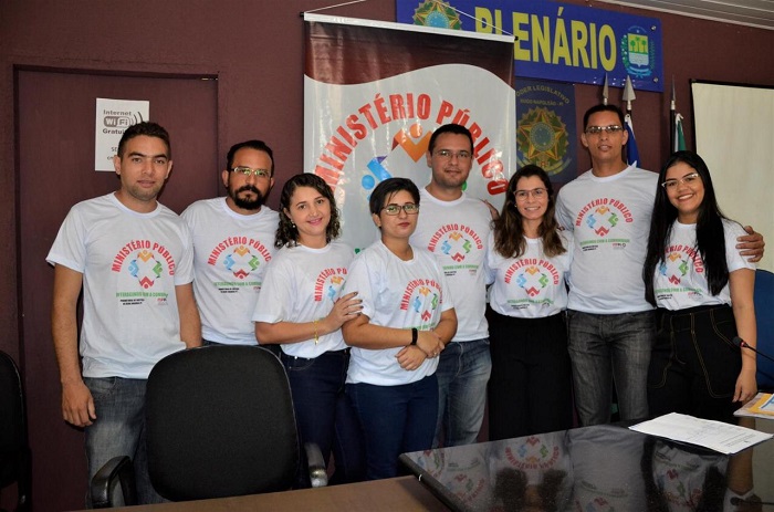 Pessoas reunidas para foto