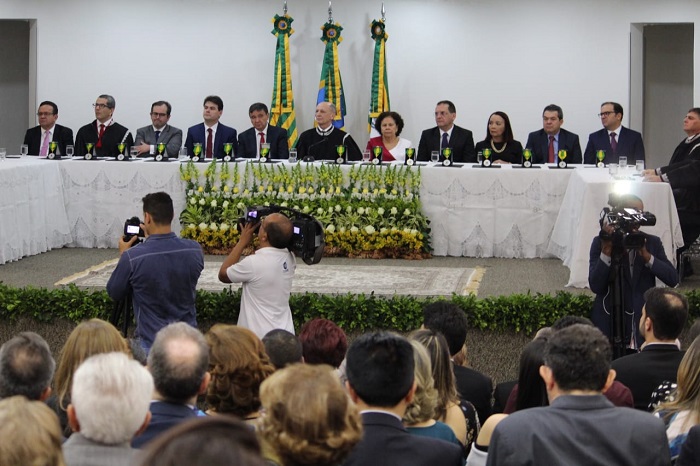 Auditório repleto de pessoas