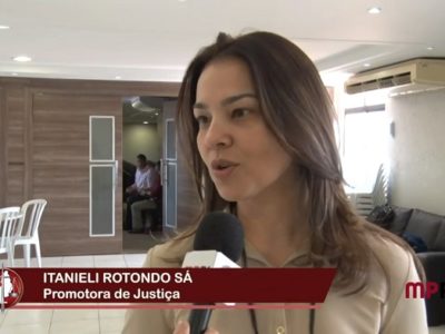 pessoas falando