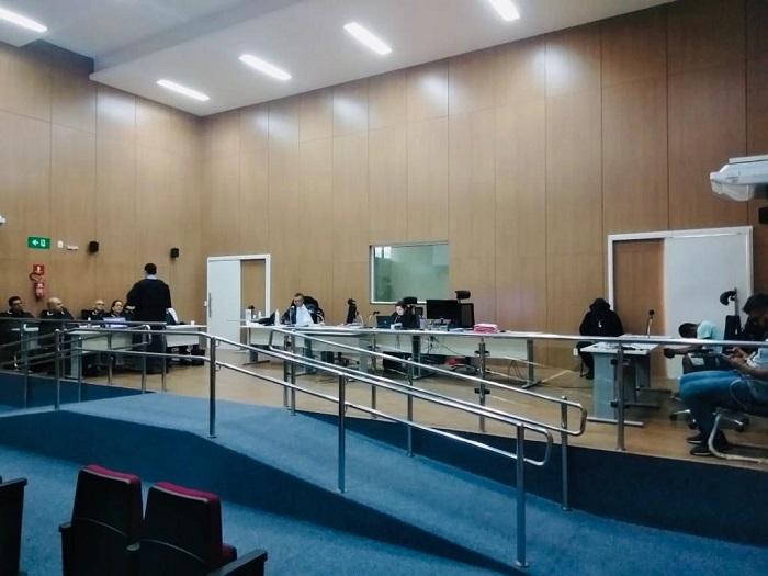 Foto do plenário da sala de julgamento do Fórum de Parnaíba
