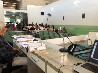 Vista Pessoas sentadas em audiência