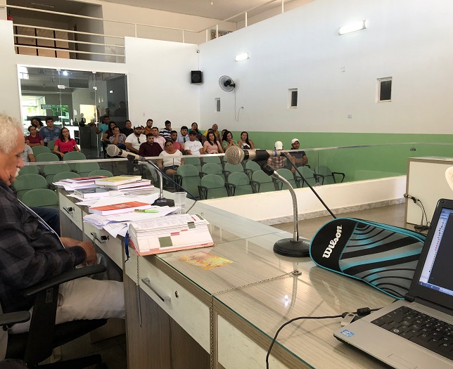 Vista Pessoas sentadas em audiência