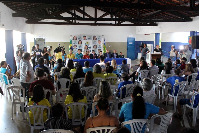 Pessoas reunidas durante evento