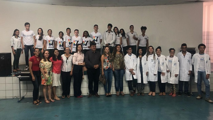 Pessoas reunidas posando para foto