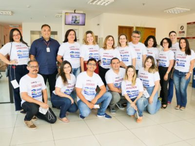 Pessoas de pé