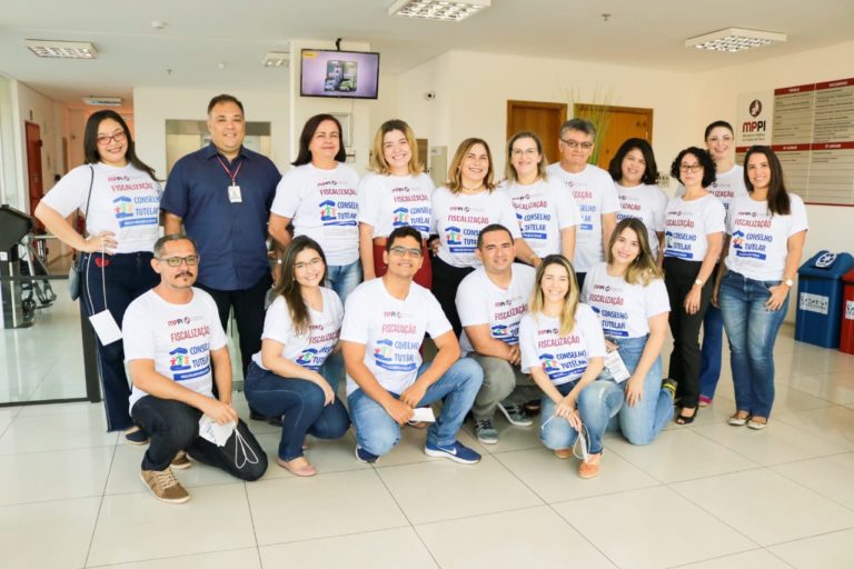Pessoas de pé