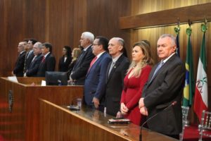 Pessoas posando para foto