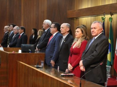 Pessoas posando para foto