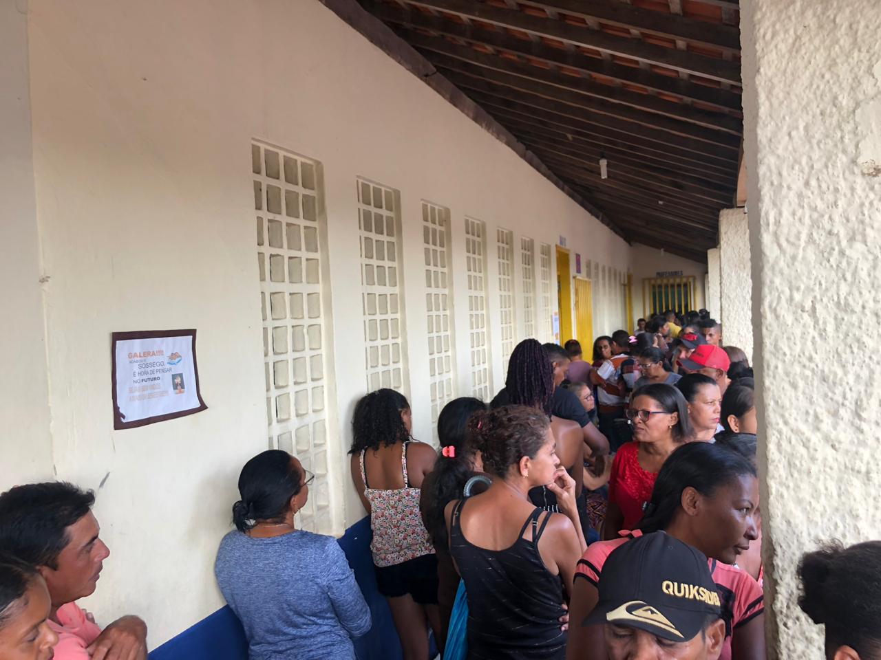 Pessoas de pé 