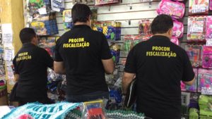 Pessoas de pé
