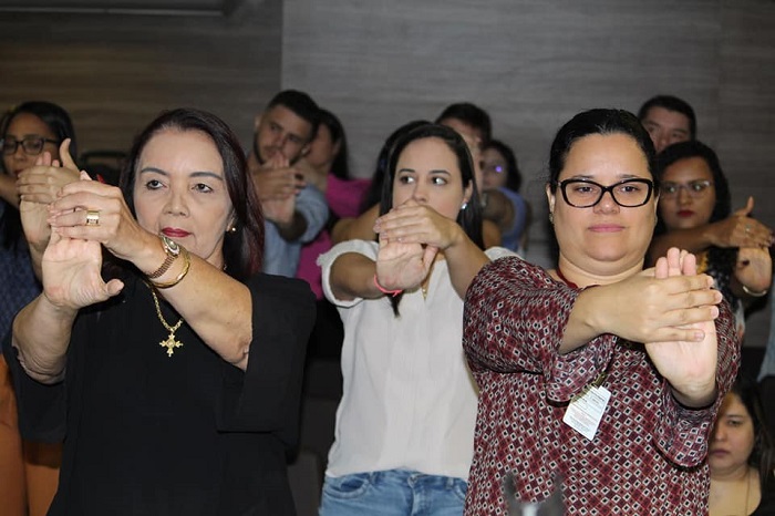 Pessoas fazendo atividade física