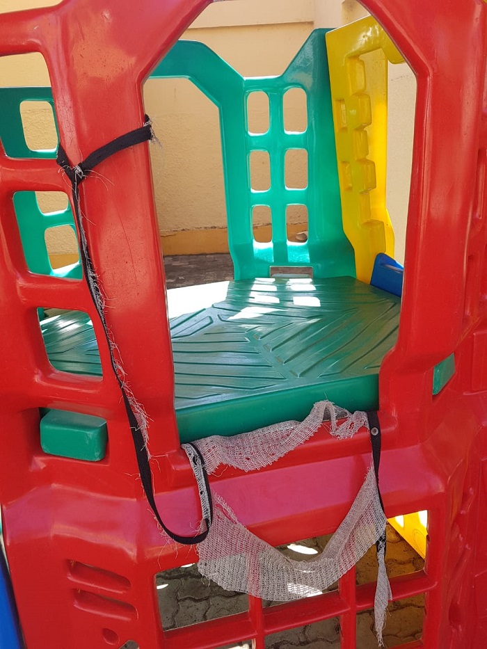 imagem de brinquedos quebrados