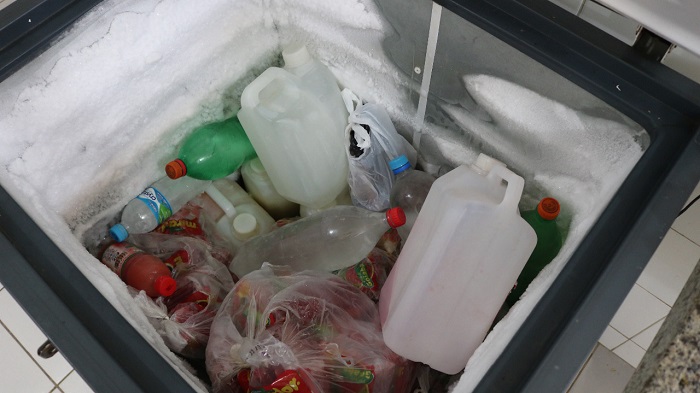 imagem de geladeira aberta