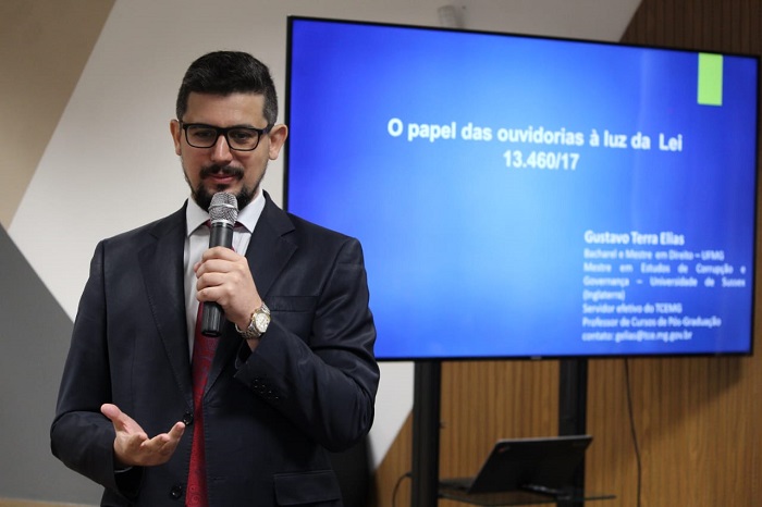 Homem falando 