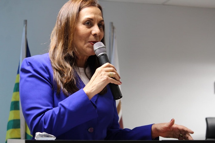 Mulher falando 