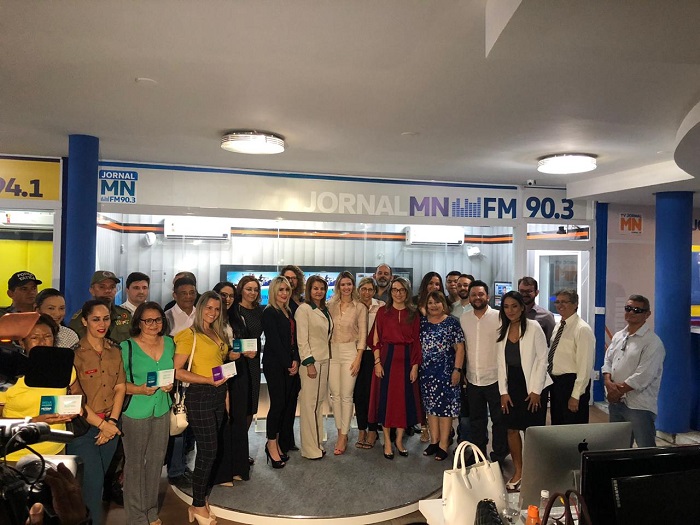 Pessoas reunidas posando para foto