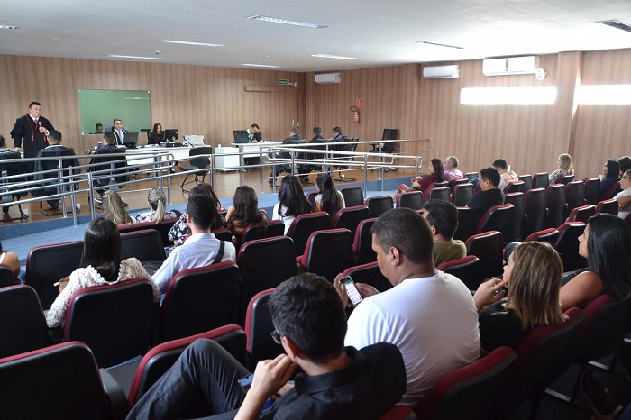 plateia de tribunal do juri