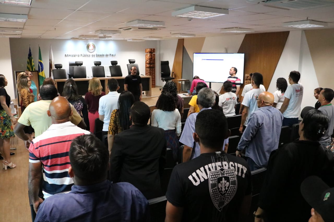 Ginástica Laboral realizada durante confraternização