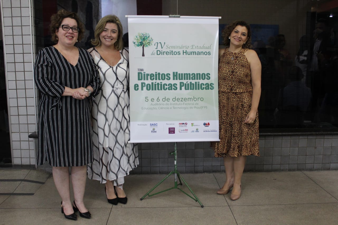 Promotoras de Justiça e Superintendente da SASC durante evento