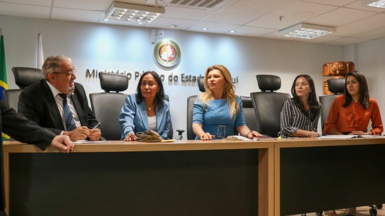 Comissão eleitoral iniciou os trabalhos às 9h e divulgou os resultados às 15h. Votação transcorreu sem incidentes. .