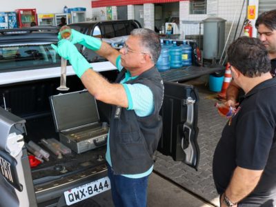 Pessoas de pé