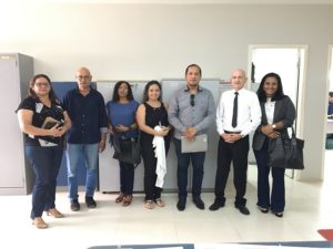Pessoas reunidas posando para foto
