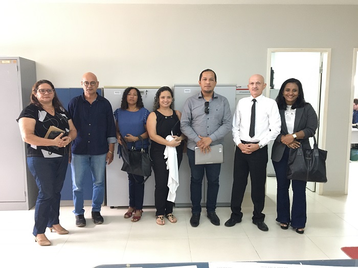 Pessoas reunidas posando para foto