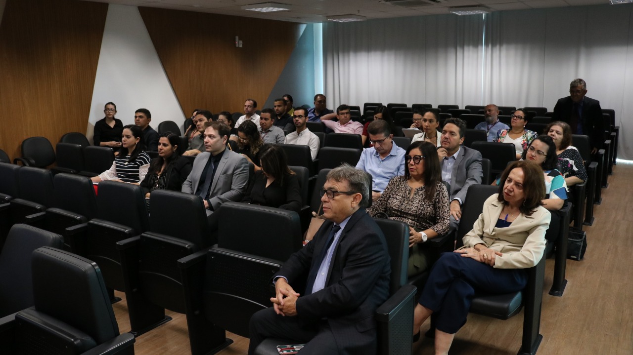Reunião com Membros e Servidores