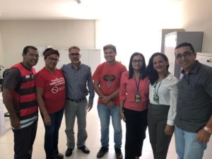 Pessoas de pé