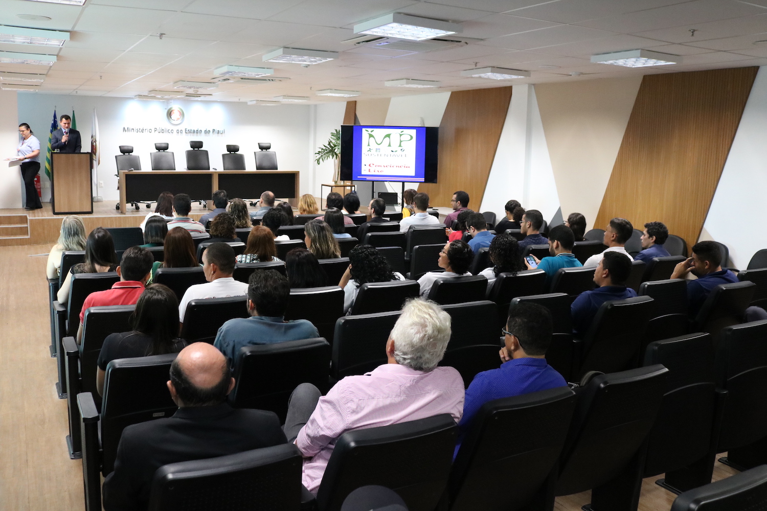 Público presente durante evento MP Sustentável