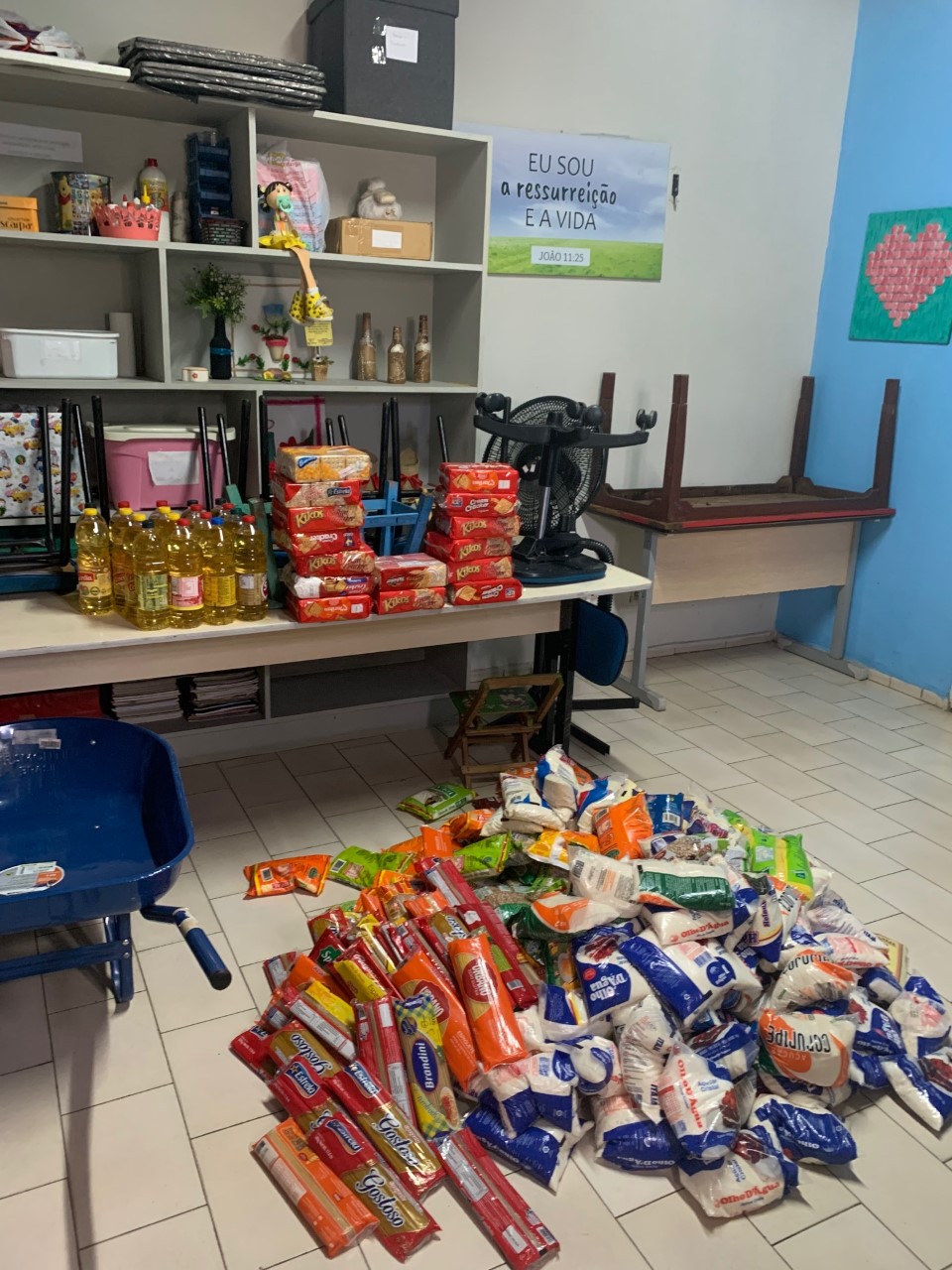 Sacos de alimentos provenientes das doações