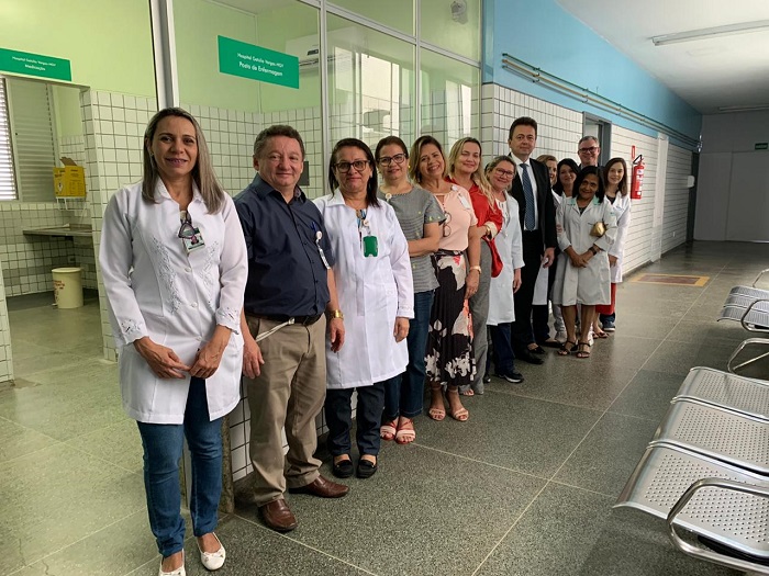 Pessoas reunidas posando para foto