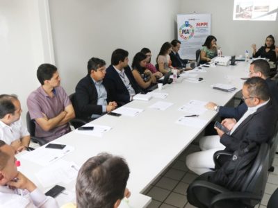 Reunião com representantes de órgãos de segurança, MPPI e prefeitura.