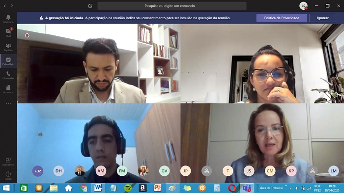 Pessoas reunidas em videoconferência 