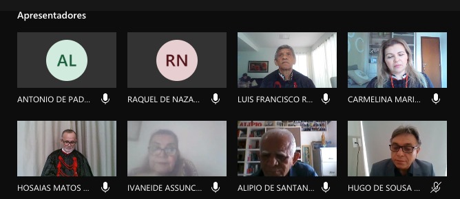 Pessoas reunidas por meio de video conferência