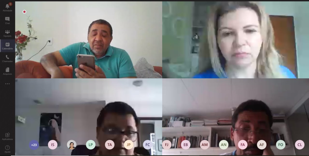 Pessoas reunidas por videoconferência 