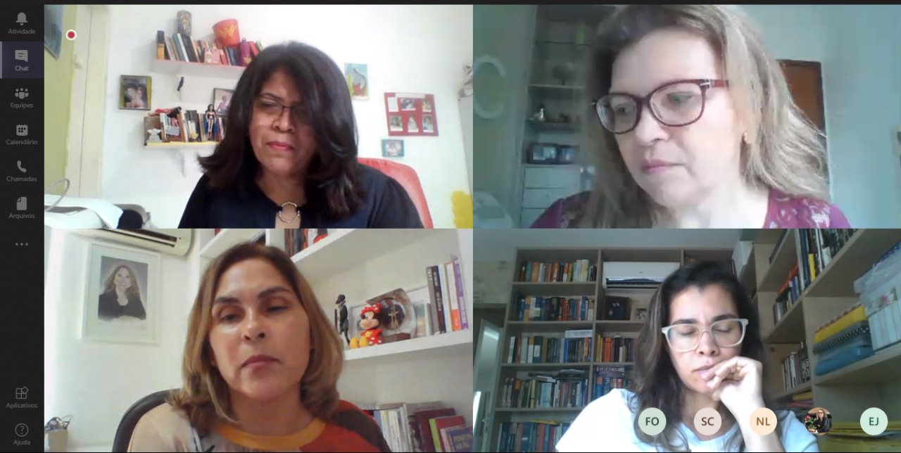 Pessoas reunidas 
