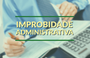 Foto aproximada das mãos de homem assinando papel com o texto sobrescrito